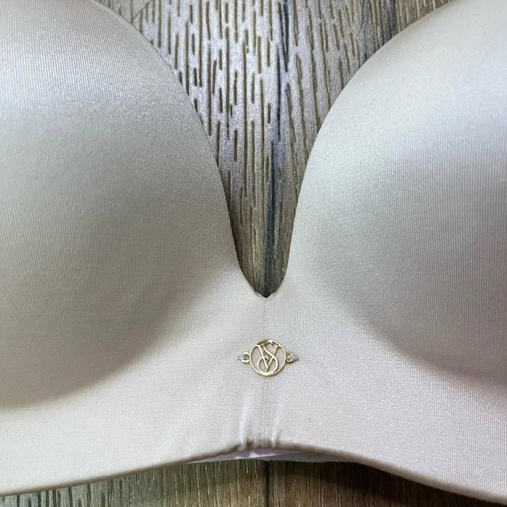 Victoria's Secret Push Up Nude Bra - Picture 5 of 5